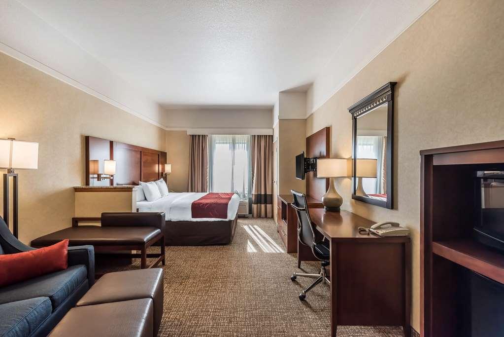 Comfort Suites Longmont Room photo